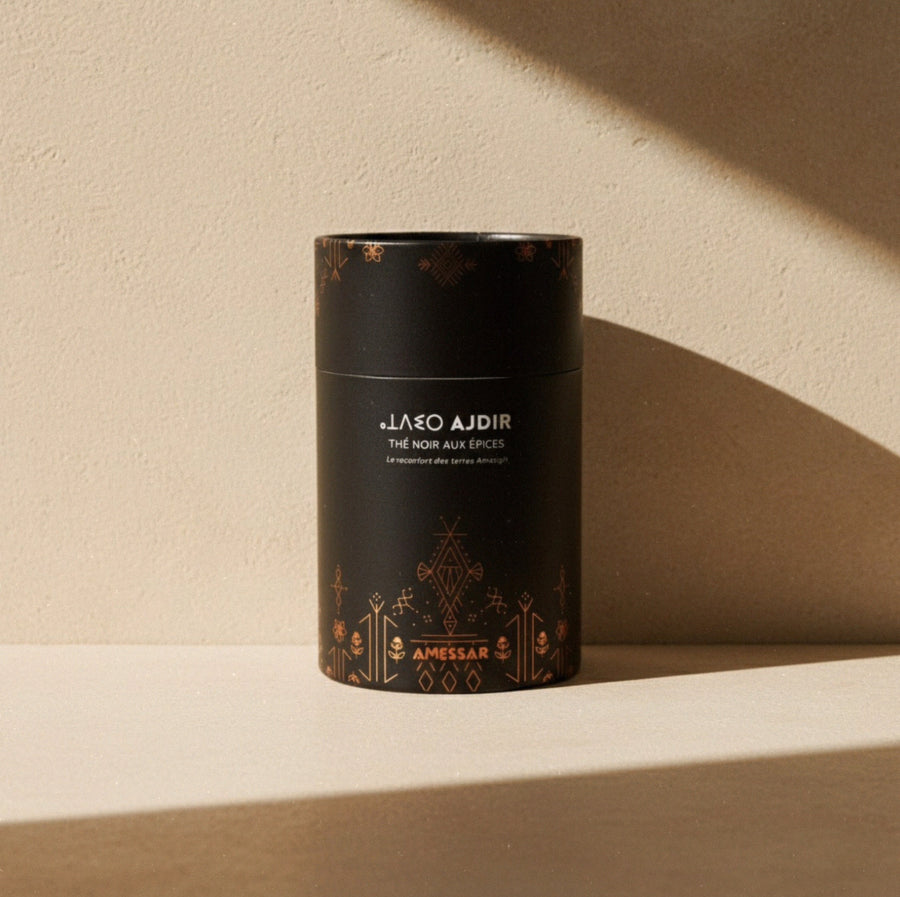 Thé vrac aux épices amazigh berbère ajdir - safran de Taliouine - cardamome - clous de girofle - écorces d'orange - gingembre - cannelle - thé noir assam - Maison Amessar