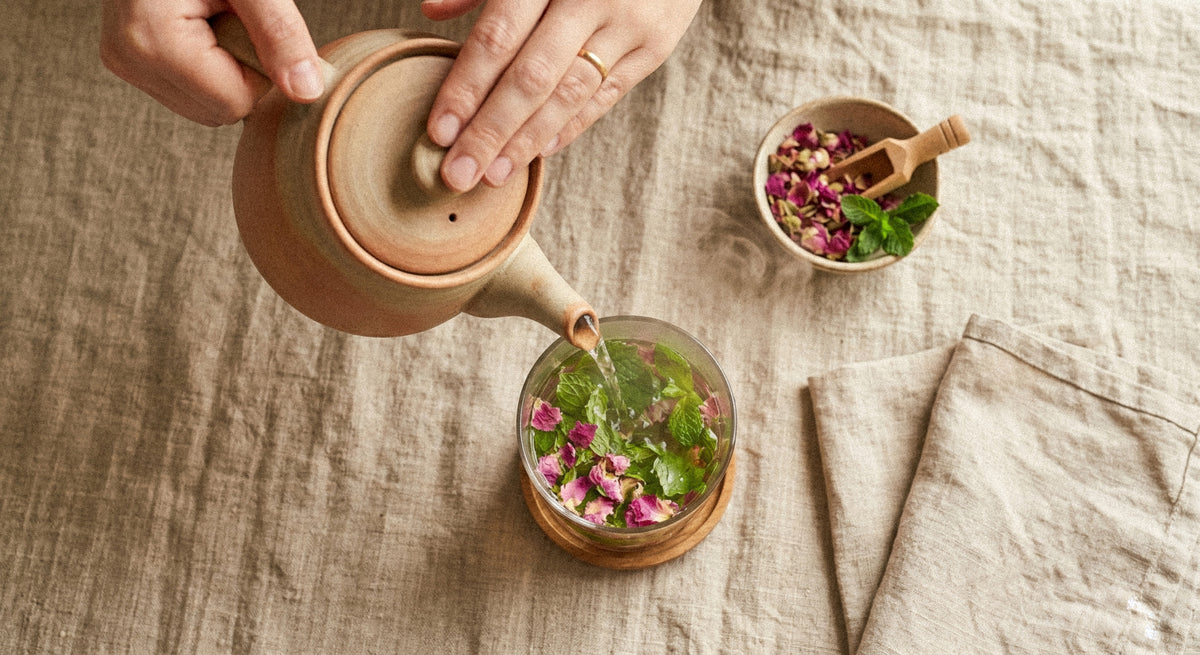 Trois gestes pour une tasse